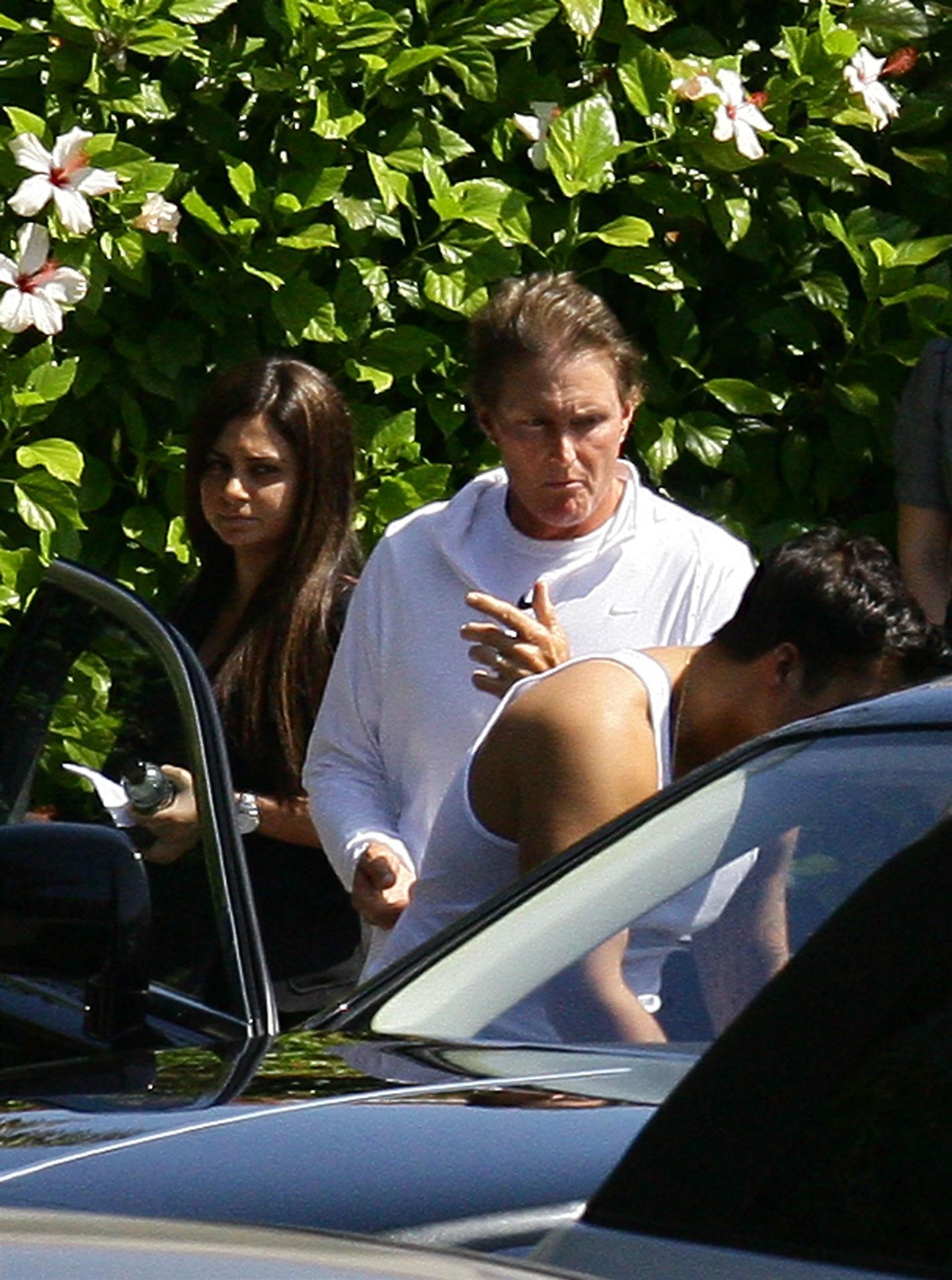 Family and guests arrive at the wedding venue of Kris Humphries and Kim Kardashian pictures | Picture 62569